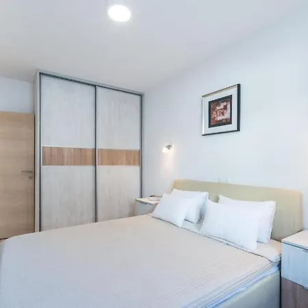 Maria Appartement Vir
